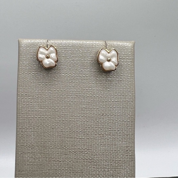 Vintage Avon Mother of Pearl Flower Earrings - Picture 1 of 4